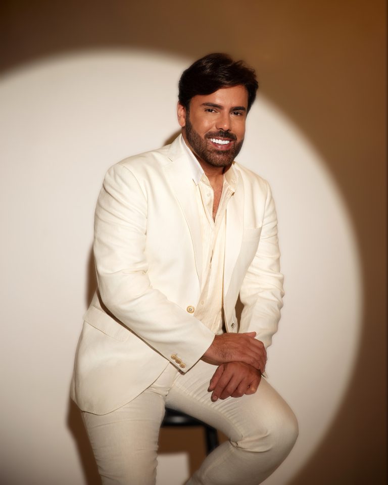 Márcio Gomes Canta Cauby no Bar Brahma em São Paulo